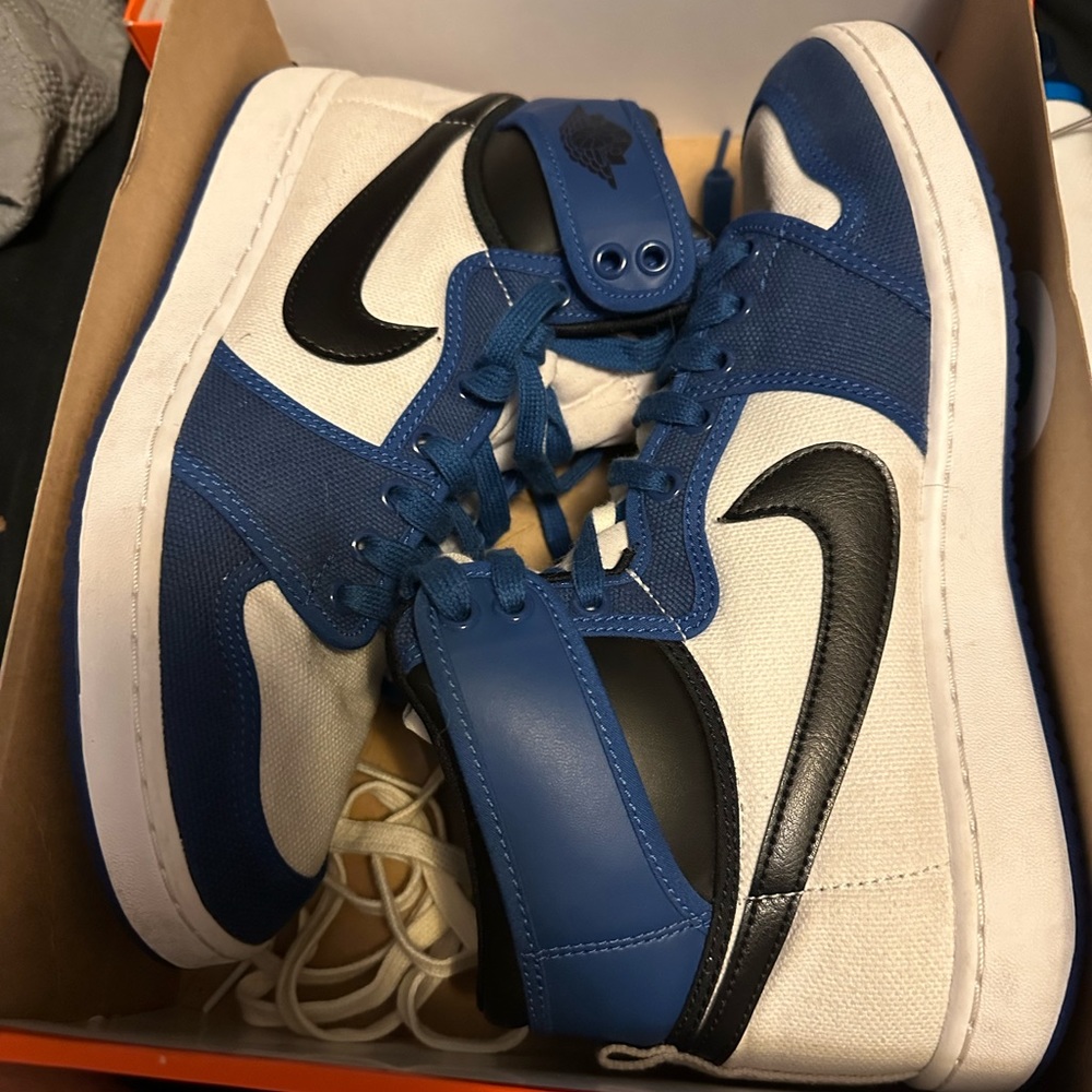 AJKO Storm size 10.5